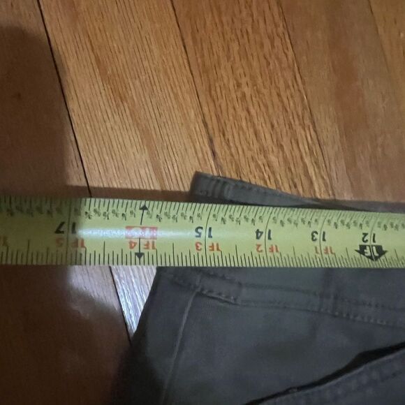 Jones New York Sport Army Green Shorts - Picture 4 of 5